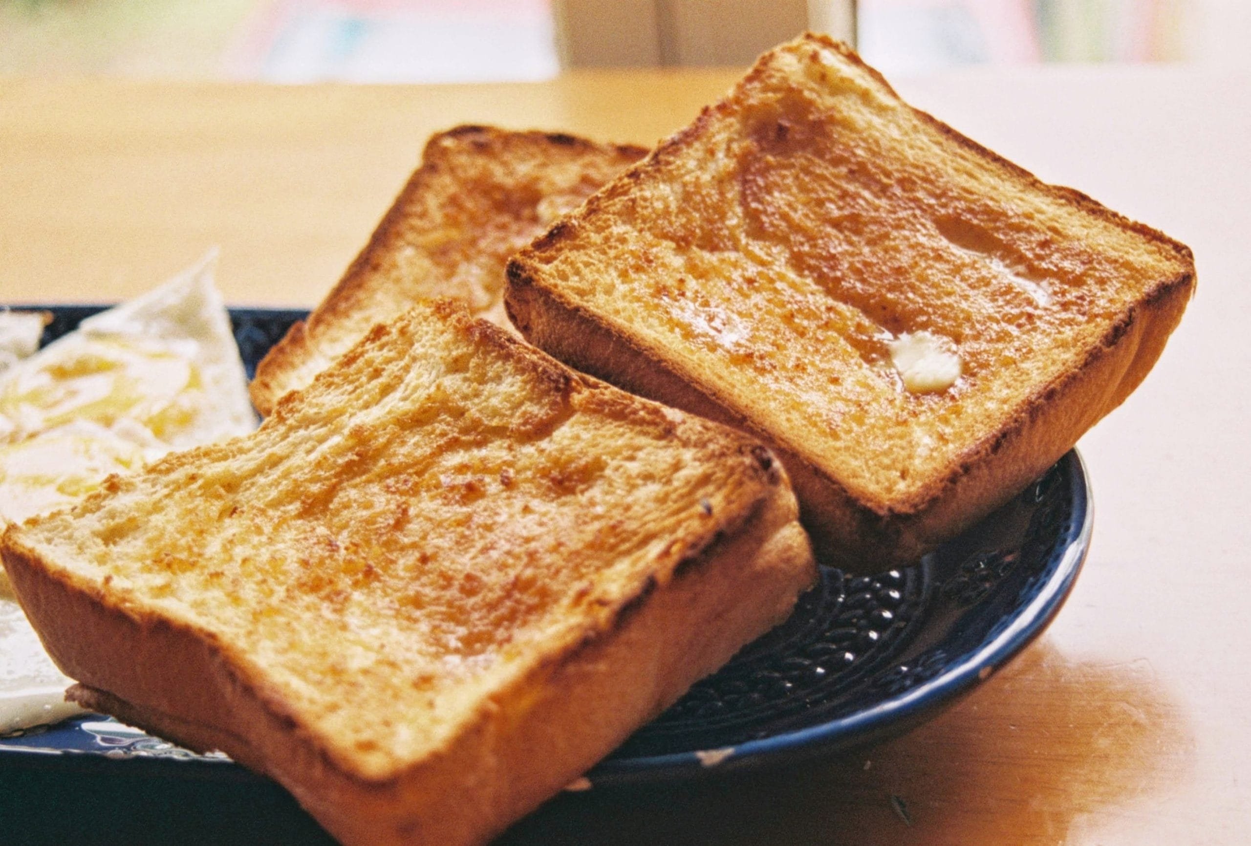 how to keep toast fresh overnight scaled 1